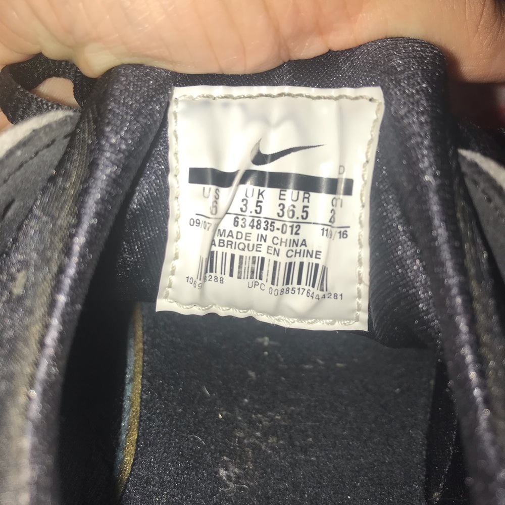 Shoes - Picture 4 of 4